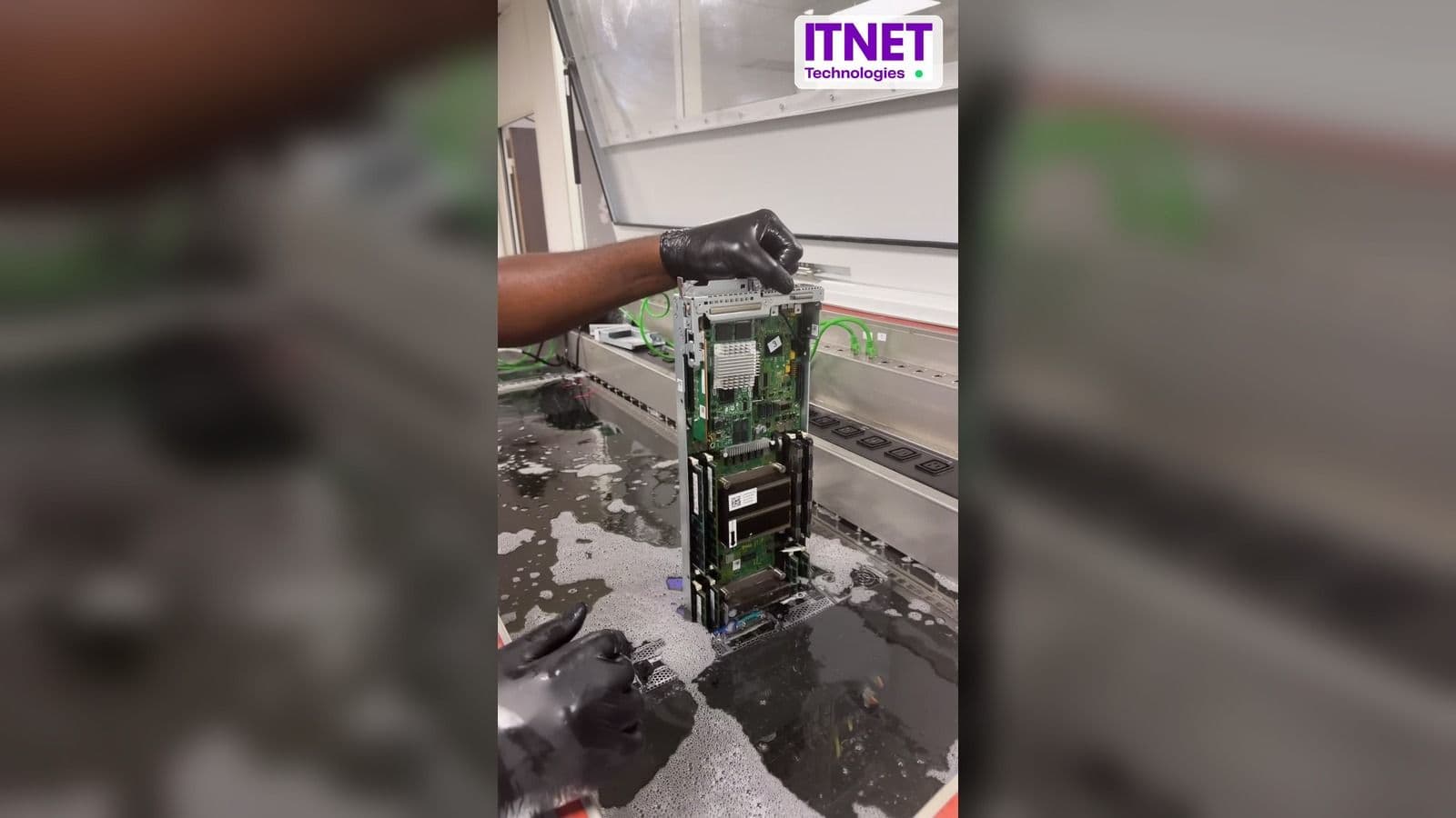 Video: maintaining a server in immersion cooling